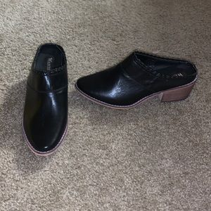 Black shoes for women
